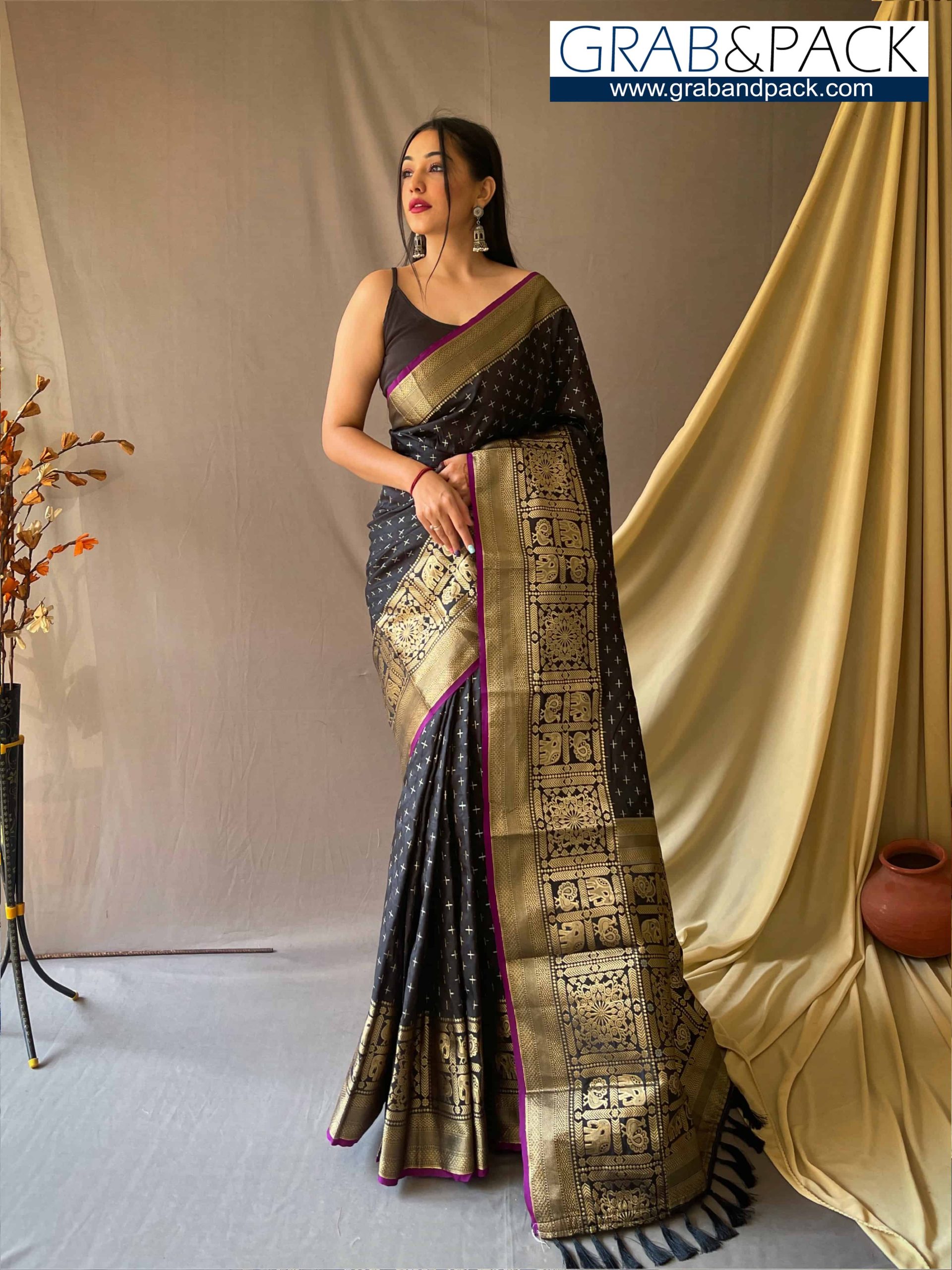 Trendy Black Soft Silk Woven Saree GNP230004