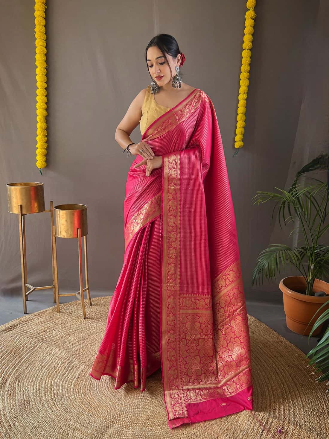 Woven Art Silk Saree in Dark Pink GNP230016