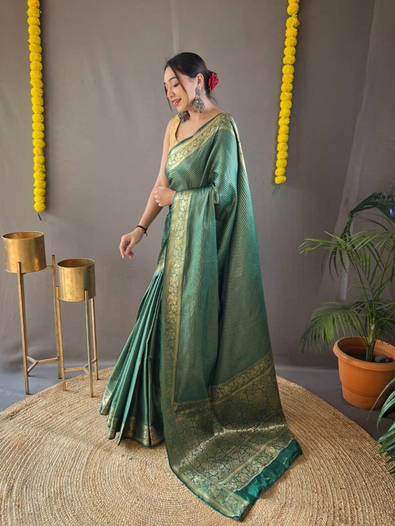 Woven Art Silk Saree in Green GNP230017